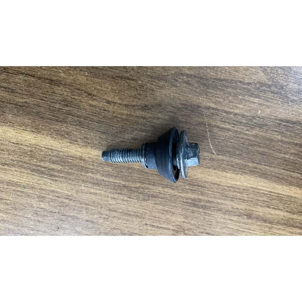 MOTOR ÜST KAPAK CIVATASI CAPTİVA C100 -ÇIKMA-